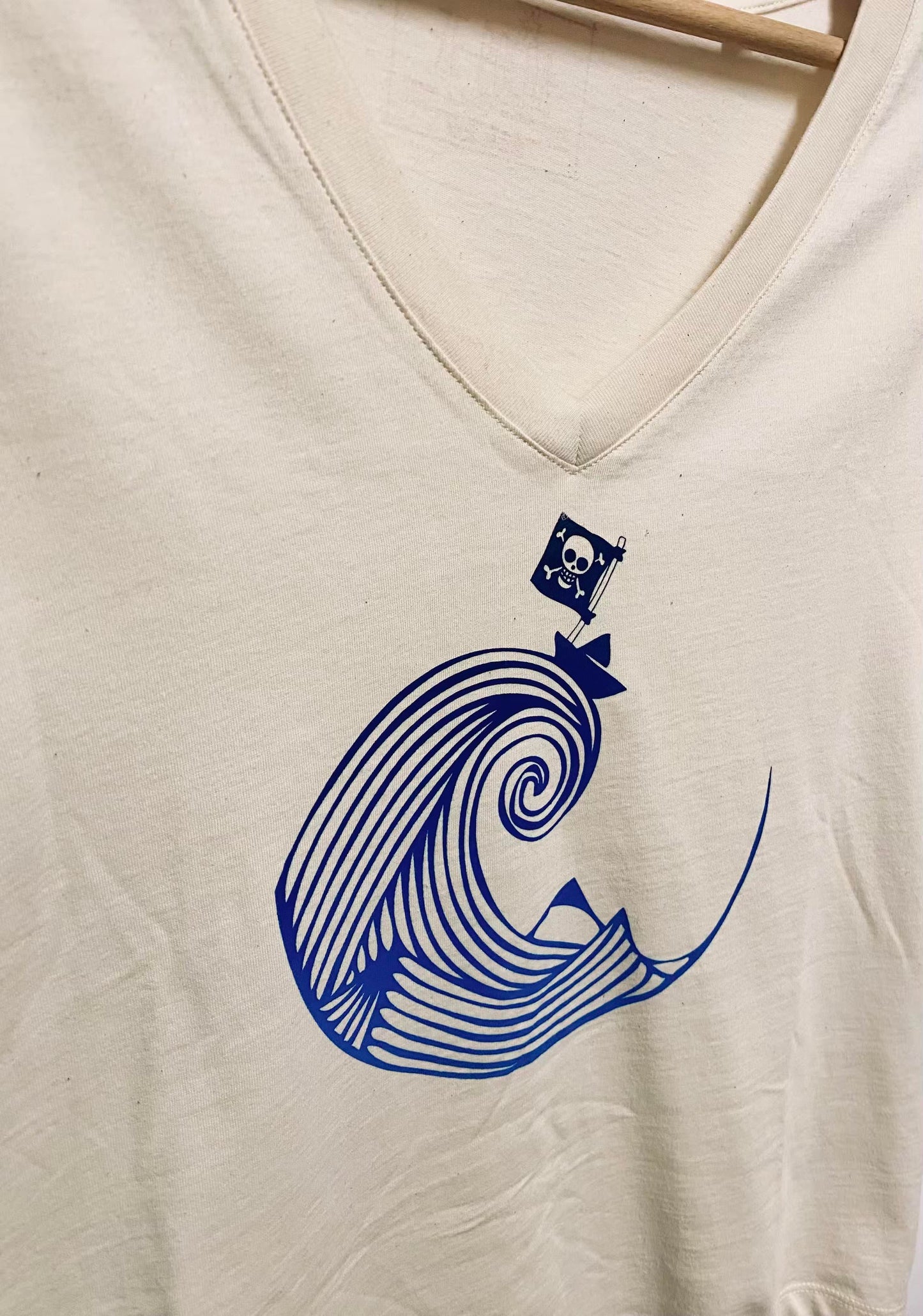T-shirt femme col V - PIRATE DE PAPIER